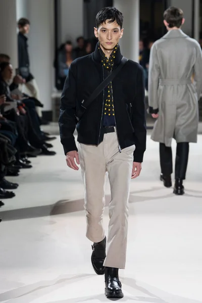 Look 32